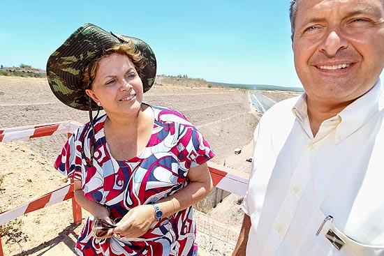 Dilma com Campos em visita a obras em Pernambuco no ano passado