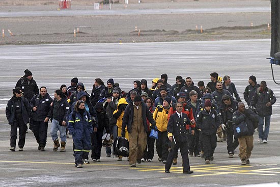 Membros resgatados da base Comandante Ferraz chegam em Punta Arenas aps incndio