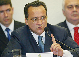 Carlos Augusto Ramos, conhecido como Carlinhos Cachoeira, durante depoimento na CPI dos Bingos 