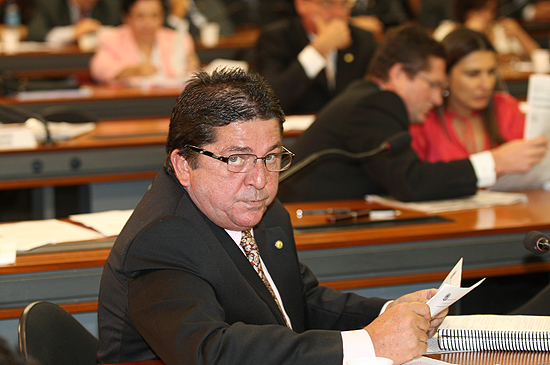 Deputado Stepan Nercessian em sessão da Câmara; ele recebeu R$ 175 mil de Carlinhos Cachoeira