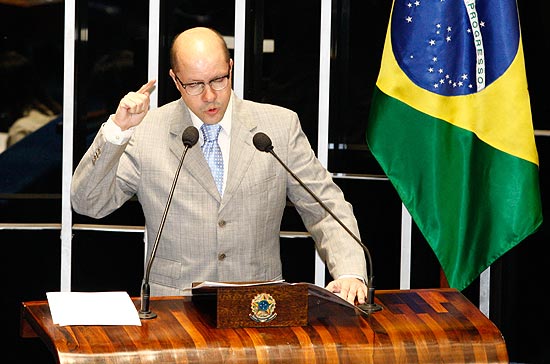 Em discurso na tribuna do Senado, Demstenes Torres negou ter concedido favores a Carlinhos Cachoeira