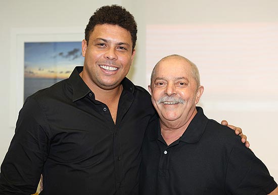 O ex-jogador Ronaldo Nazrio visitou o ex-presidente Lula no Hospital Srio-Libans, em SP 