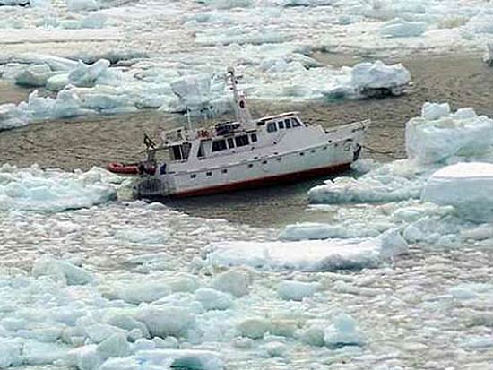 Marinha do Chile divulga fotos do "Mar Sem Fim", iate brasileiro que naufragou na Antártida
