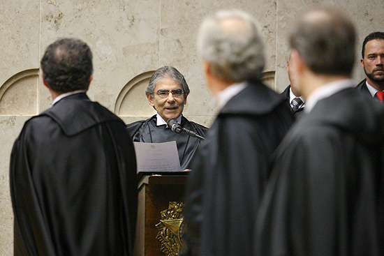 Novo presidente do STF, Ayres Britto discursa durante a sessão solene de sua posse