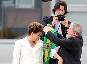 Lula passa a faixa presidencial  Dilma, em 2011