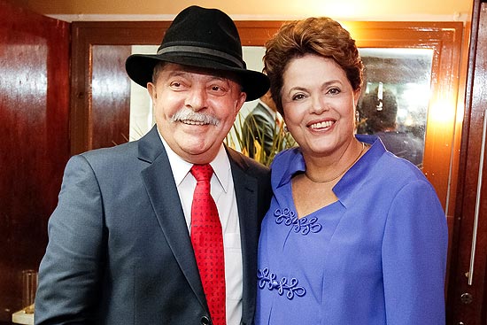 Presidente Dilma participa de cerimônia de entrega do título de doutor honoris causa a Lula