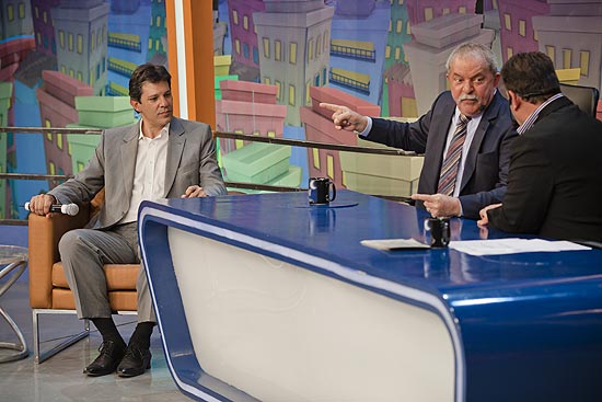Petistas Lula e Fernando Haddad conversam com Ratinho em programa exibido pelo SBT