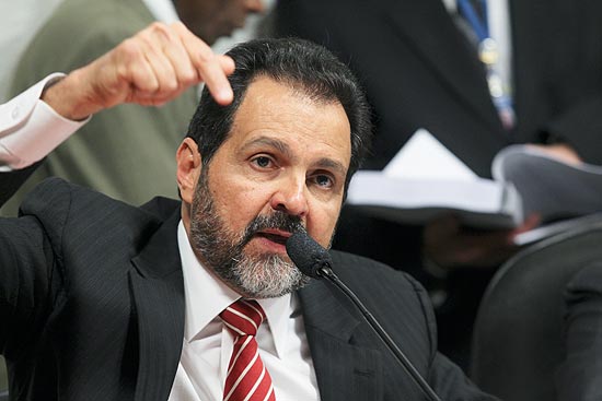 Governador do DF, Agnelo Queiróz, durante depoimento na CPI do Cachoeira