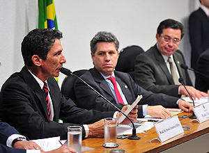 Petista Raul Filho ( esq.) presta depoimento  CPI do Cachoeira