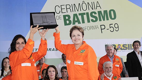 Cerimnia de batismo da plataforma P-59 - 08Presidenta Dilma Rousseff durante cerimnia de batismo da plataforma P-59 no canteiro de obras do So Roque do Paraguau (Maragojipe - BA, 13/07/2012)