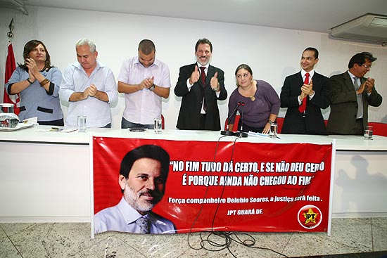 Delúbio Soares(ao centro) fala no dia 24 de julho em ato de de apoio à sua absolvição no julgamento do mensalão, em Brasília