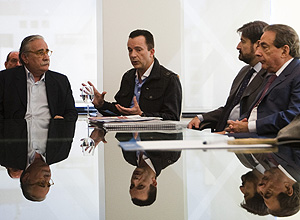 Russomanno (ao centro) durante encontro com membros do Sindicato da Indstria da Construo Pesada de Sao Paulo