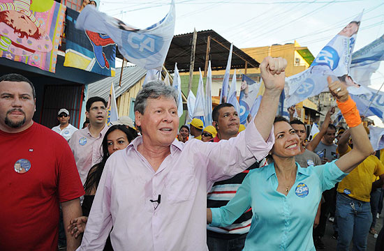 Lder nas pesquisas em Manaus, o ex-senador Artur Virglio faz campanha na cidade no sbado