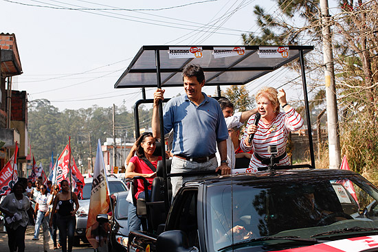 Haddad faz carreata ao lado de Marta Suplicy, que participa pela primeira vez de ato de campanha do petista