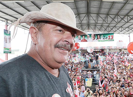 Ex-presidente Lula participa de comício para candidato petista em Feira de Santana (BA)