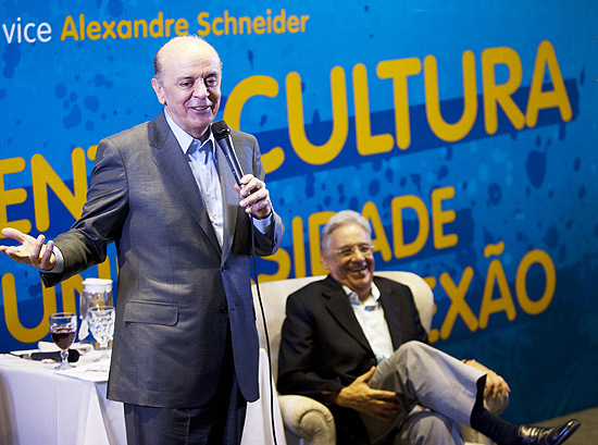 Ex-governador José Serra ao lado do ex-presidente Fernando Henrique Cardoso, em evento da eleição municipal de 2012