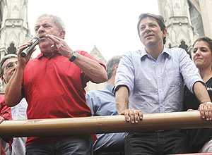 Fernando Haddad (PT)Lula em ato em frente a catedral da S 
