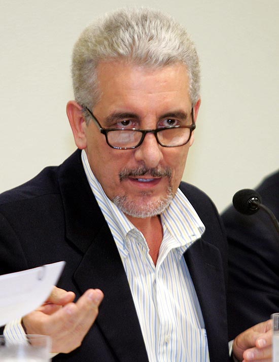 O ex-diretor do Banco do Brasil Henrique Pizzolato, quando depôs na CPI dos Correios, em 2005 