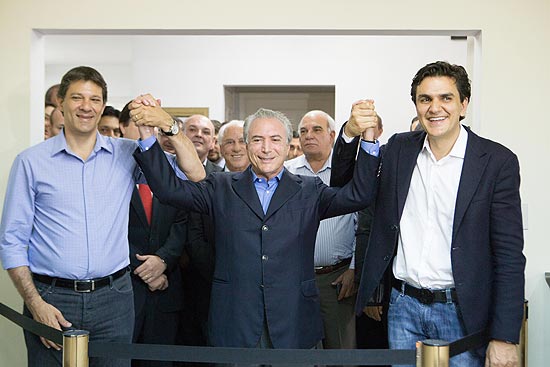 Fernando Haddad, Michel Temer e Gabriel Chalita em evento que selou o apoio do PMDB à candidatura petista