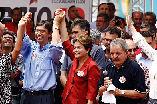 Dilma e Lula foram a Campinas fazer comício para o candidato Marcio Pochmann (esq.)