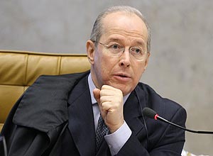 O ministro do STF Celso de Mello cogitou a possível nulidade das leis da época do mensalão
