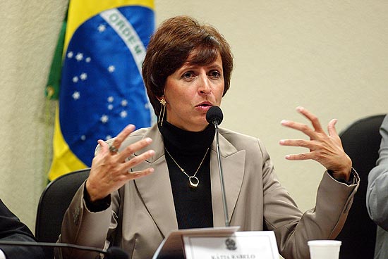 Kátia Rabello, durante depoimento na CPI dos Correios, no Senado, em 2005 