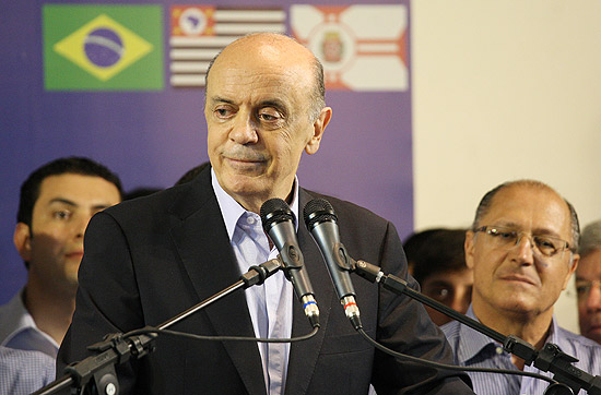 Serra em pronunciamento no seu comitê de campanha, na região central de SP, após perder a eleição