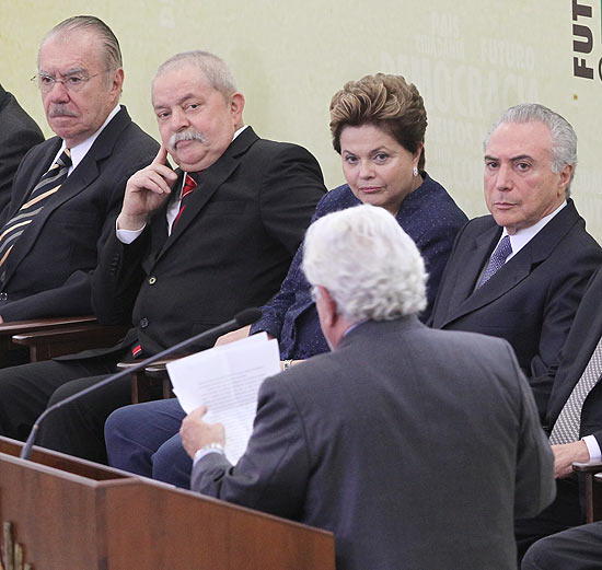 Jose Sarney, presidente do Senado; Luiz Inácio Lula da Silva, ex-presidente; Dilma Rousseff, presidente; e Michel Temer, vice-presidente 