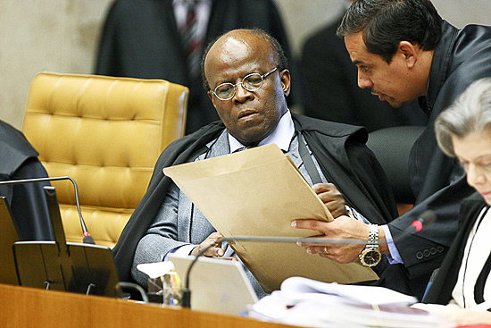 O ministro e presidente do STF, Joaquim Barbosa, relator do julgamento do mensal�o