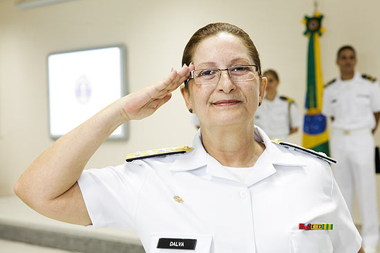 Dalva Maria Carvalho Mendes assume posto de contra-almirante, se tornando primeira mulher general das Forças Armadas