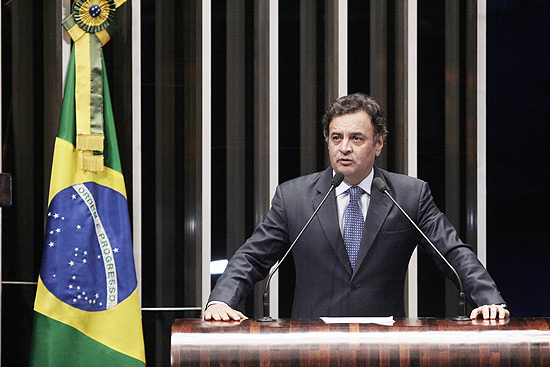 Senador Acio Neves (PSDB-MG) na tribuna do Senado