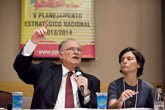 Roberto Freire e Soninha Francine em reunião do partido, quando foi apresentada a possível candidatura de Serra pelo PPS