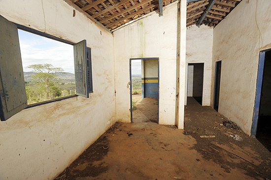 Unidade de saúde da comunidade do Cajueiro, em João Alfredo (PE), que foi abandonada na gestão Severino