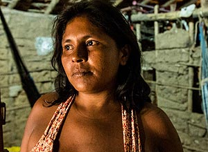 Francisca Oliveira, 35, desempregada, na casa de taipa onde mora, na pequena cidade de Murici dos Portelas, Piau