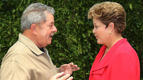 Ex-presidente Lula e a presidente Dilma durante encontro em São Paulo no mês passado
