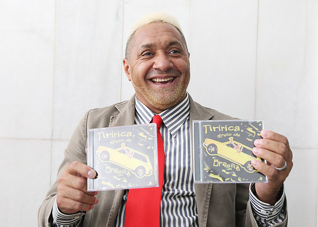 Oito anos depois de lanar seu ltimo lbum musical, o deputado Tiririca apresentou o sexto disco 