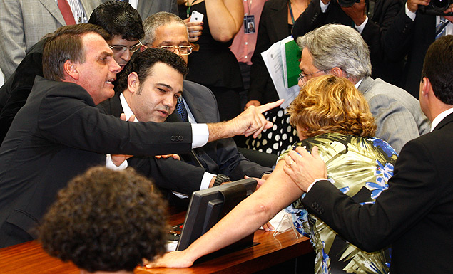 Deputado Jair Bolsonaro e Marco Feliciano discute com o deputado Nilmrio Miranda durante a reunio da Comisso de Direitos Humanos