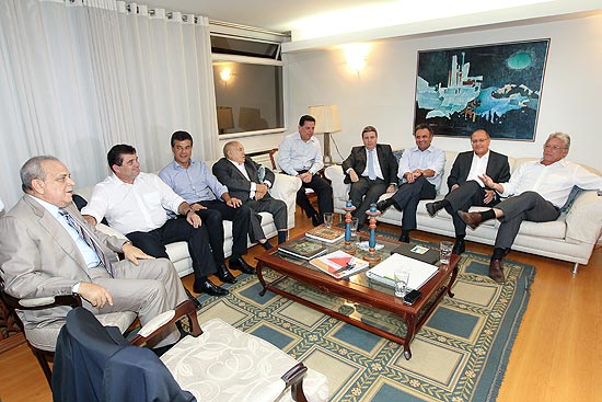 Jantar na casa de Aécio Neves em Brasília com líderes e governadores tucanos, entre eles Geraldo Alckmin