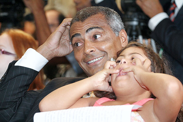 O deputado Romário com a filha Ivy Farias participam na Câmara dos Deputados de homenagem ao Dia Internacional da Síndrome de Down