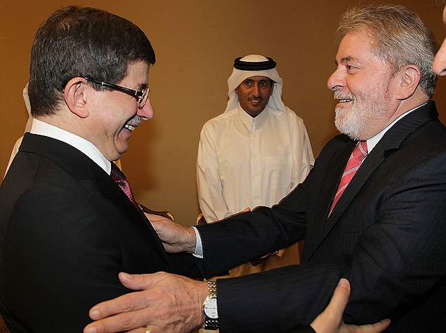 Ex-presidente Lula durante encontro com o chanceler turco Ahmet Davutoglu, no Qatar