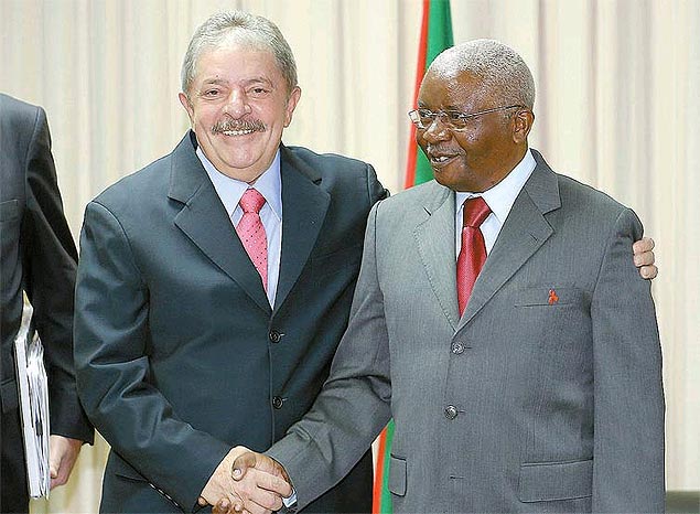 Lula como presidente de Moçambique, Armando Guebuza, em novembro de 2012