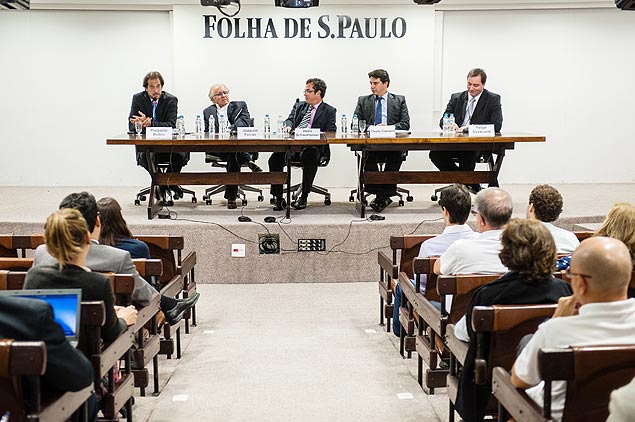Pierpaolo Bottini, Joaquim Falco, Hlio Schwartsman, Flvio Caetano e Felipe Cavalcanti, no evento no auditrio da *Folha*