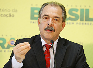 Alozio Mercadante, em evento em Brasília