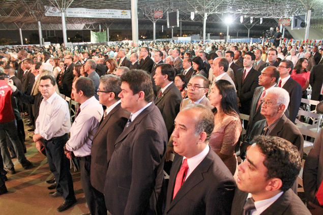 Pastores participam do primeiro dia do Congresso da Assembleia de Deus em pavilhão de exposições, em Brasília