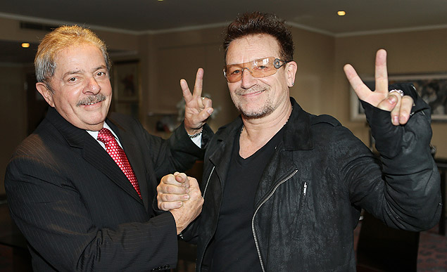 Ex-presidente Lula com o msico Bono durante encontro em Londres