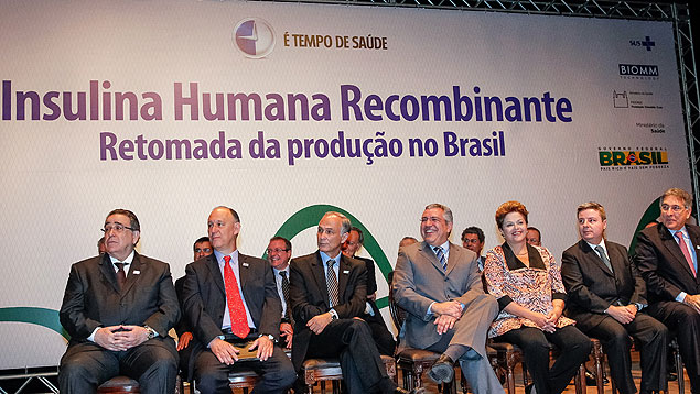Dilma Rousseff (3 da dir. para a esq.), durante evento em Belo Horizonte; presidente disse que juros podem subir para combater inflao