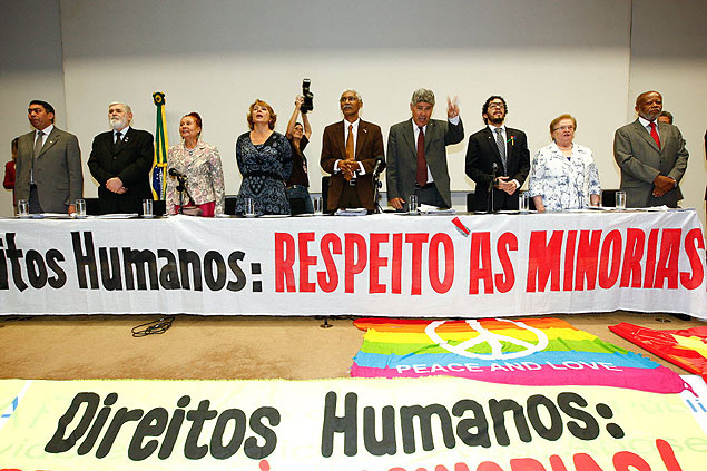 Deputados contrários a presidência de Marco Feliciano em comissão da Câmara compõem a Frente Parlamentar em Defesa dos Direitos Humanos 