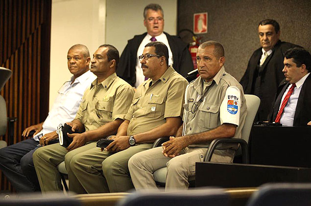 Os quatro ex-seguranas de PC Farias durante julgamento em frum de Macei, AL
