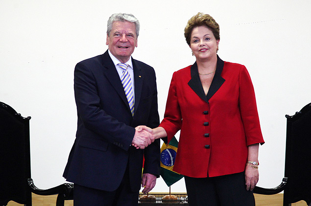 A presidente do Brasil, Dilma Rousseff, ao lado do presidente alemo, Joachim Gauck, no 31 Encontro Econmico Brasil-Alemanha