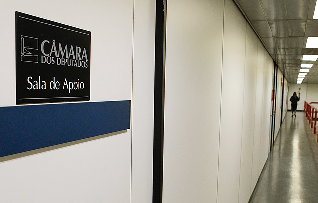 Sala no aeroporto de Braslia utilizada pelos funcionrios que fazem check-in e facilitam as viagens dos deputados